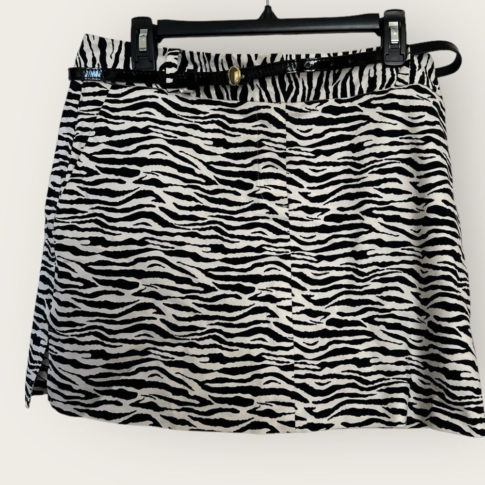 Zebra Attyre Skort size 10 with front pockets